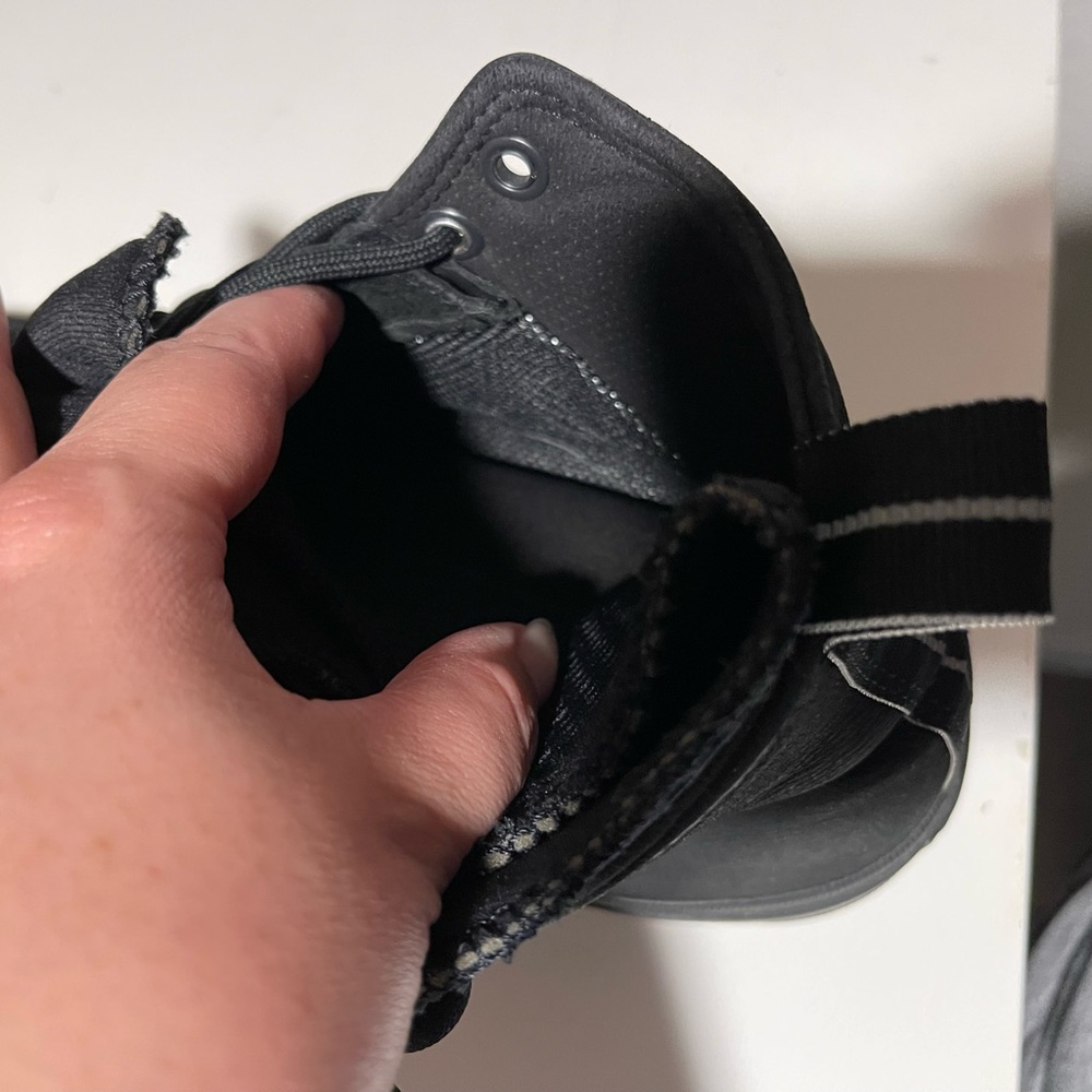 Converse  Chuck Taylor All Star Waterproof Nubuck Boot Men’s Size 7 or 8 - Picture 14 of 14